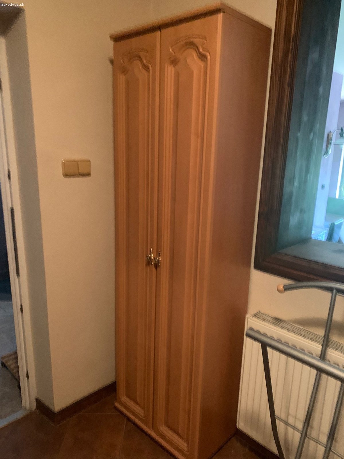 Darujem skrine a komody za odvoz. Ako nove