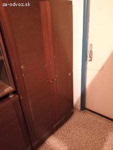 Darujem skrine do kancelárie