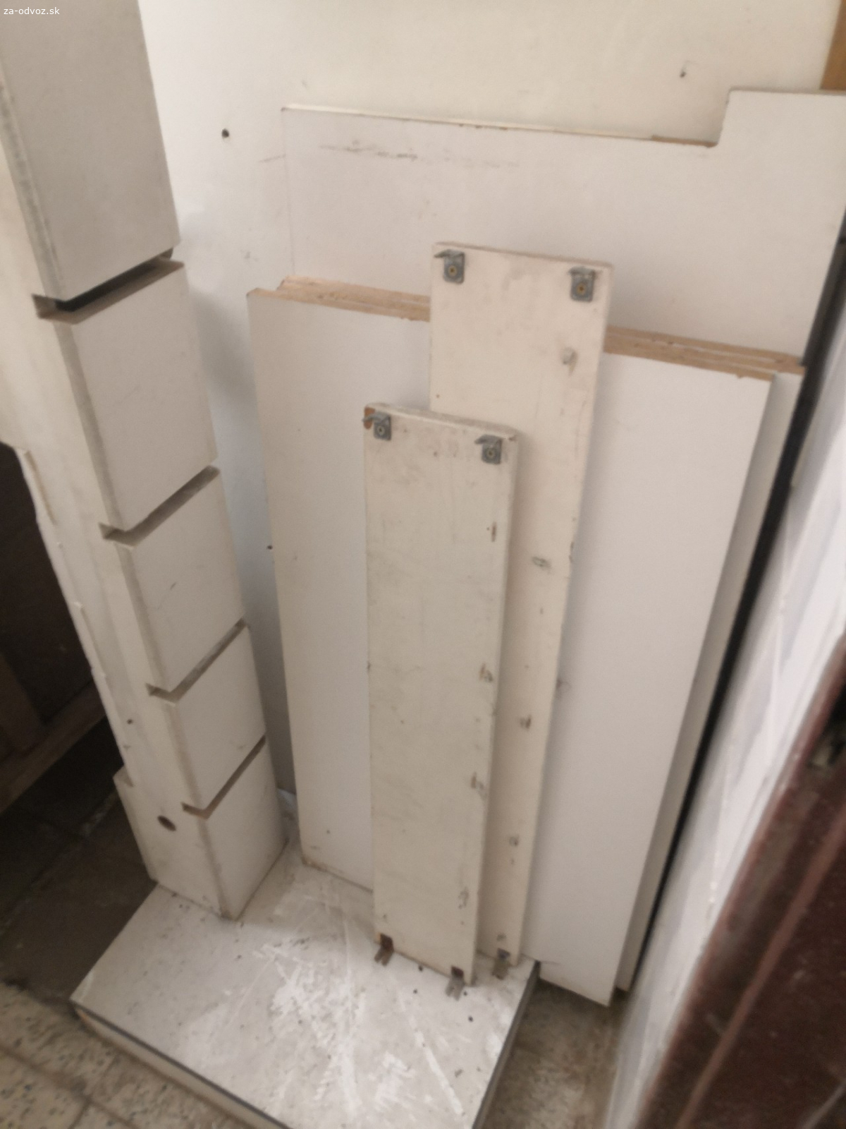 Darujem skrine za odvoz