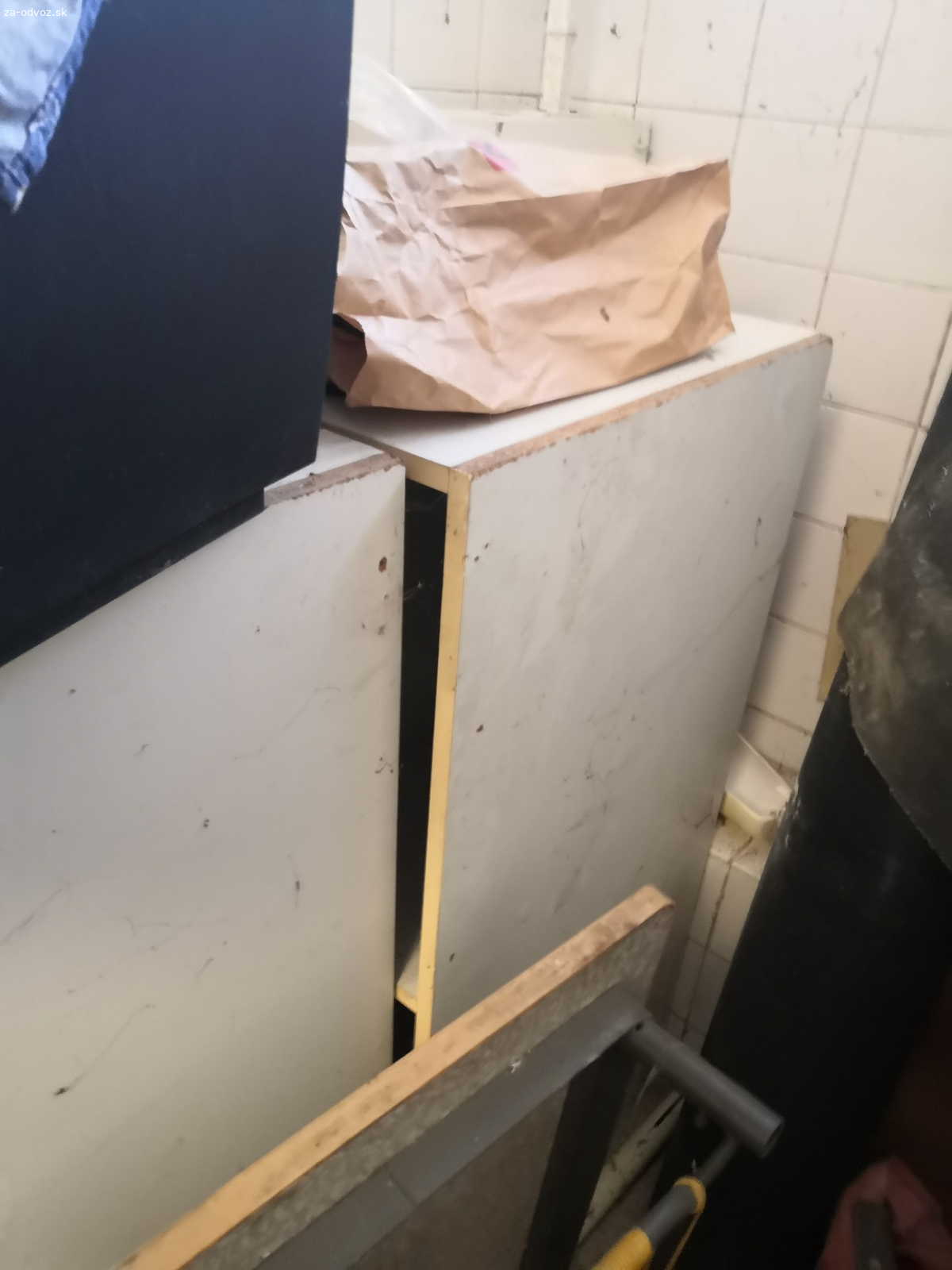 Darujem skrine za odvoz