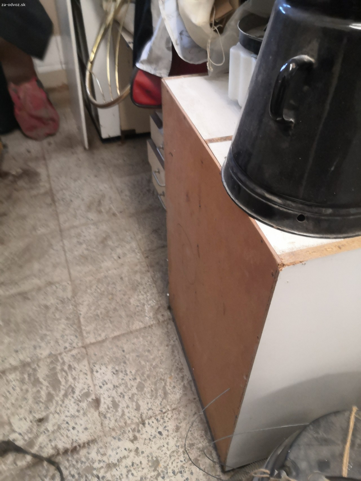 Darujem skrine za odvoz