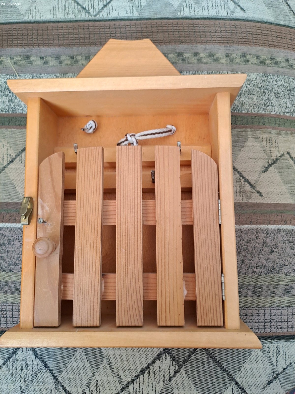Darujem skrinku na kluciky. Darujem skrinku na kluciky.
v. 22 cm
h. 5 cm
š. 20 cm

piste mail/sms/whatsapp