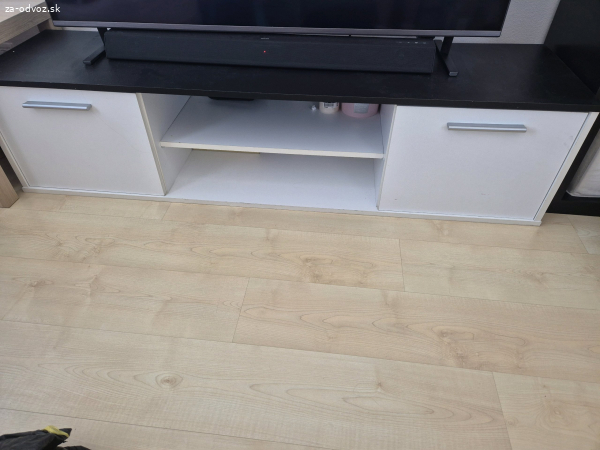 Darujem skrinku pod TV