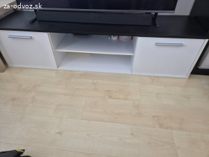 Darujem skrinku pod TV