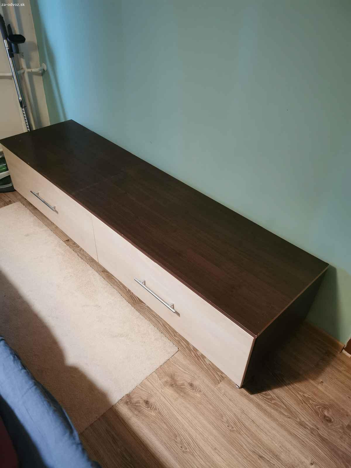 Darujem skriňu pod TV