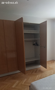 Darujem skriňu
