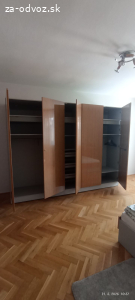Darujem skriňu