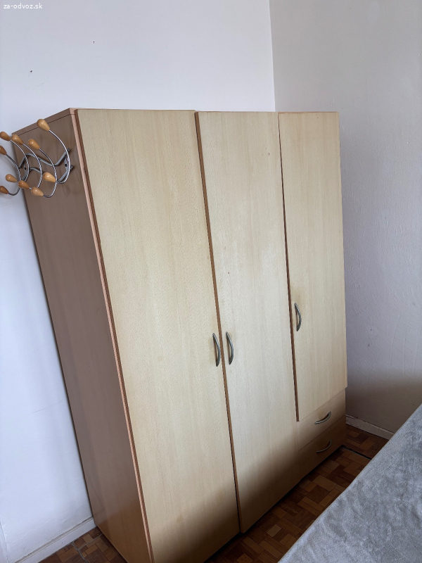 Darujem skriňu