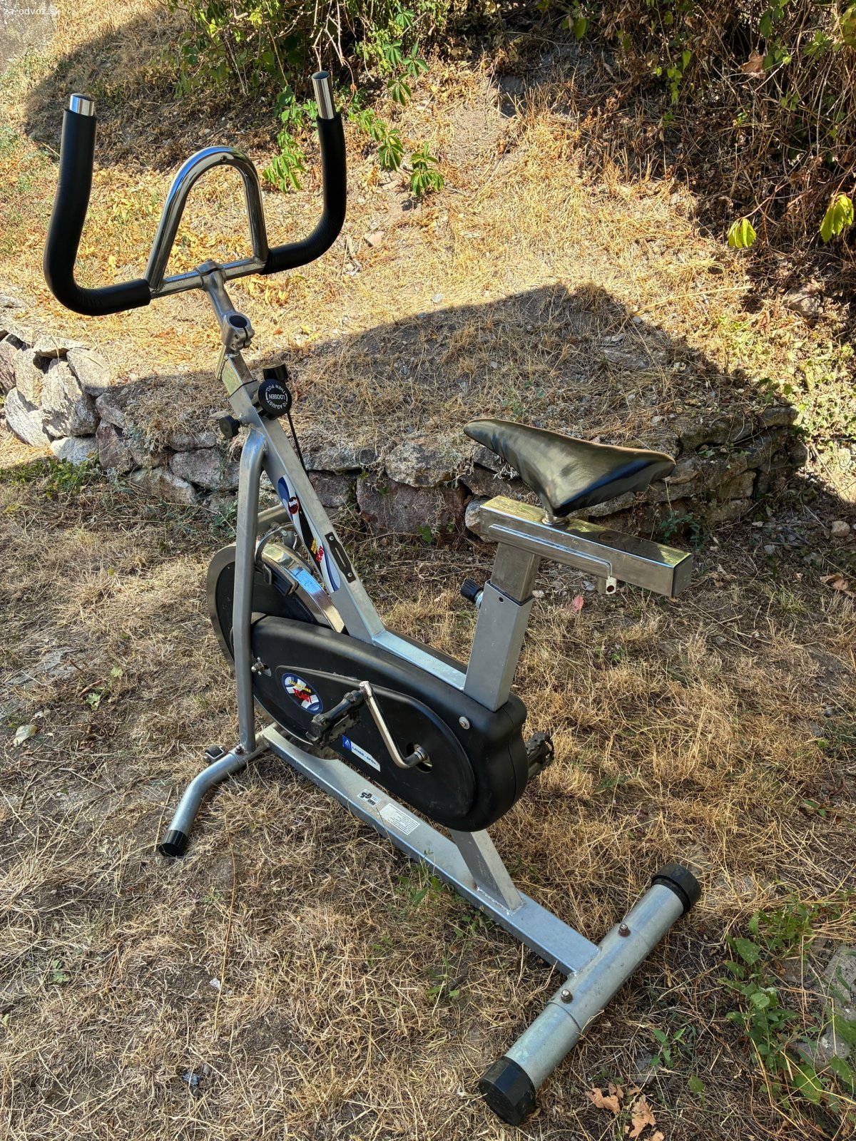 Darujem stacionarny bicykel. starsi typ, dobry stav