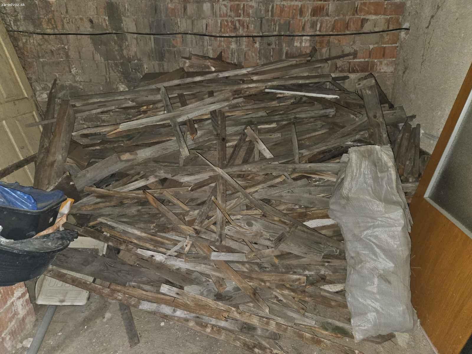 Darujem staré drevo