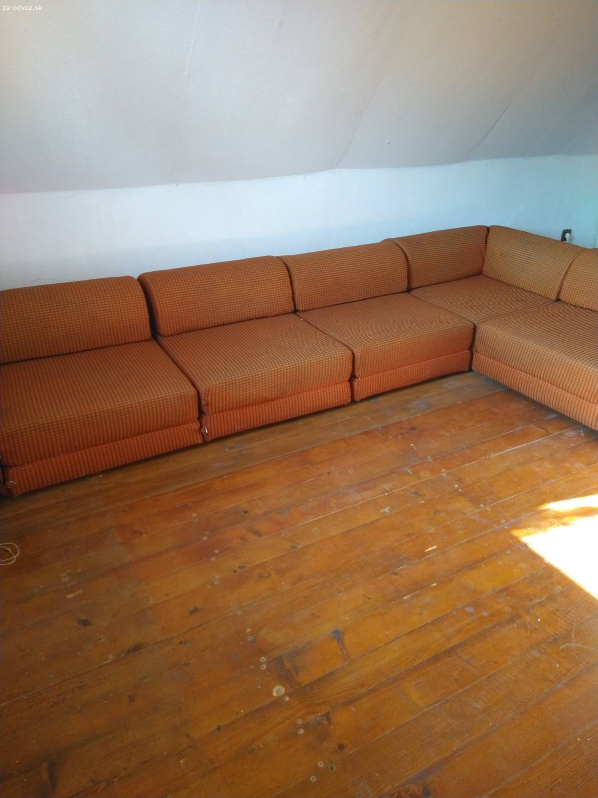 darujem starsie kresla