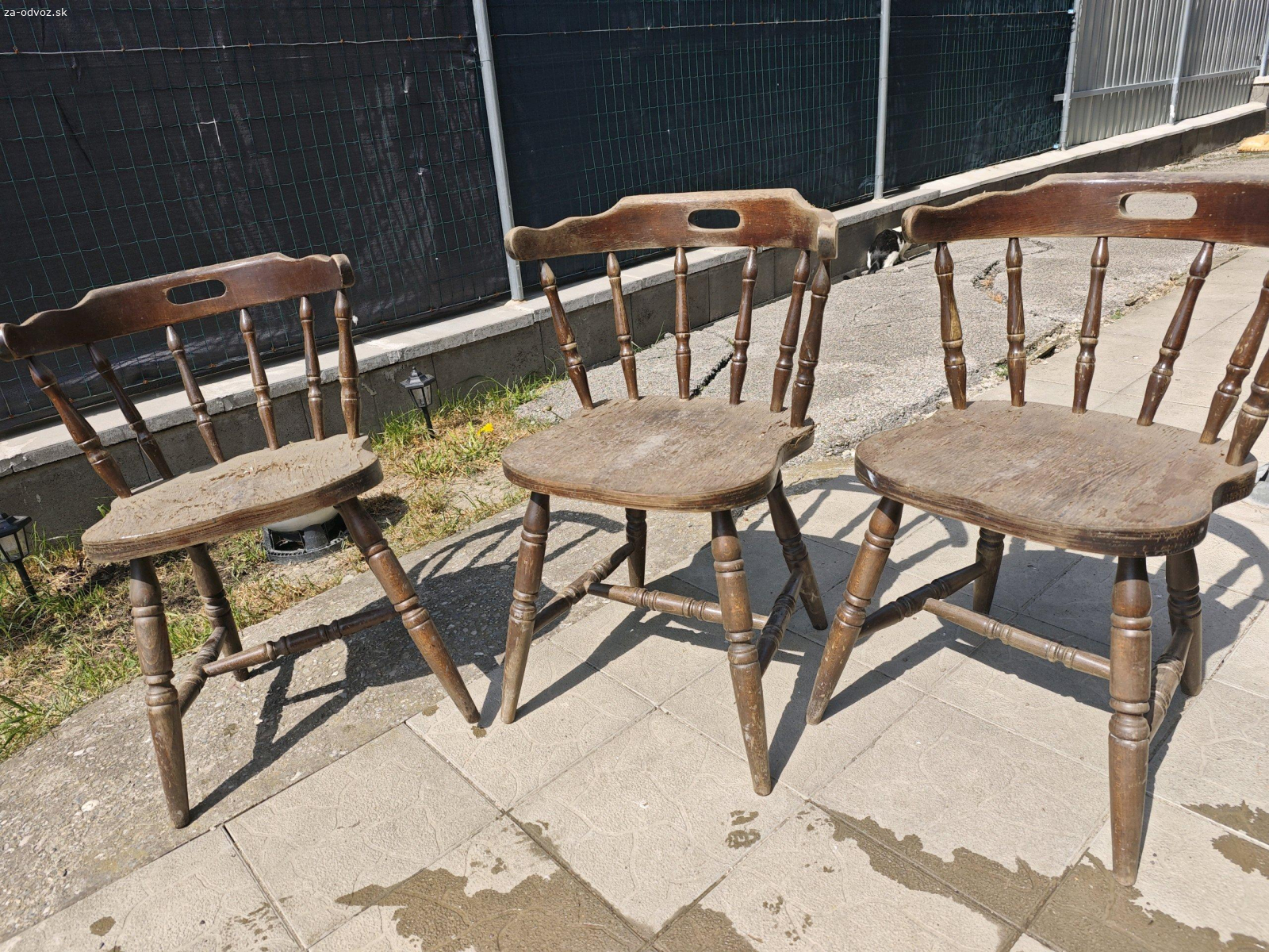 Darujem staršie stoličky
