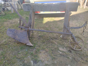 Darujem stary železný pluh
