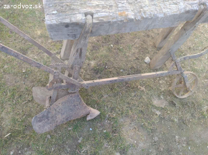 Darujem stary železný pluh