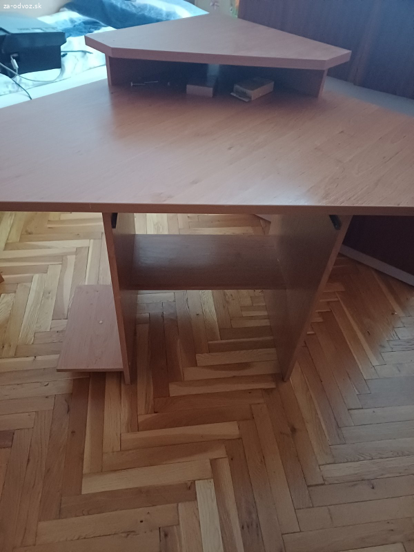 Darujem stol pisaci