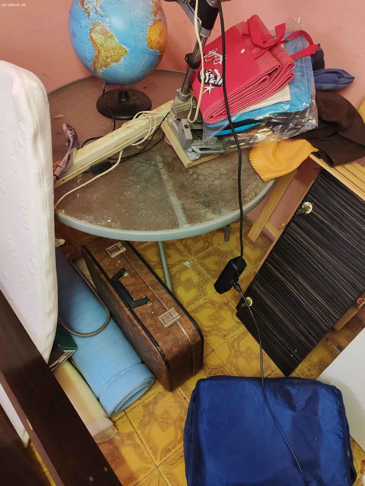 Darujem stolik sklenny okruhly