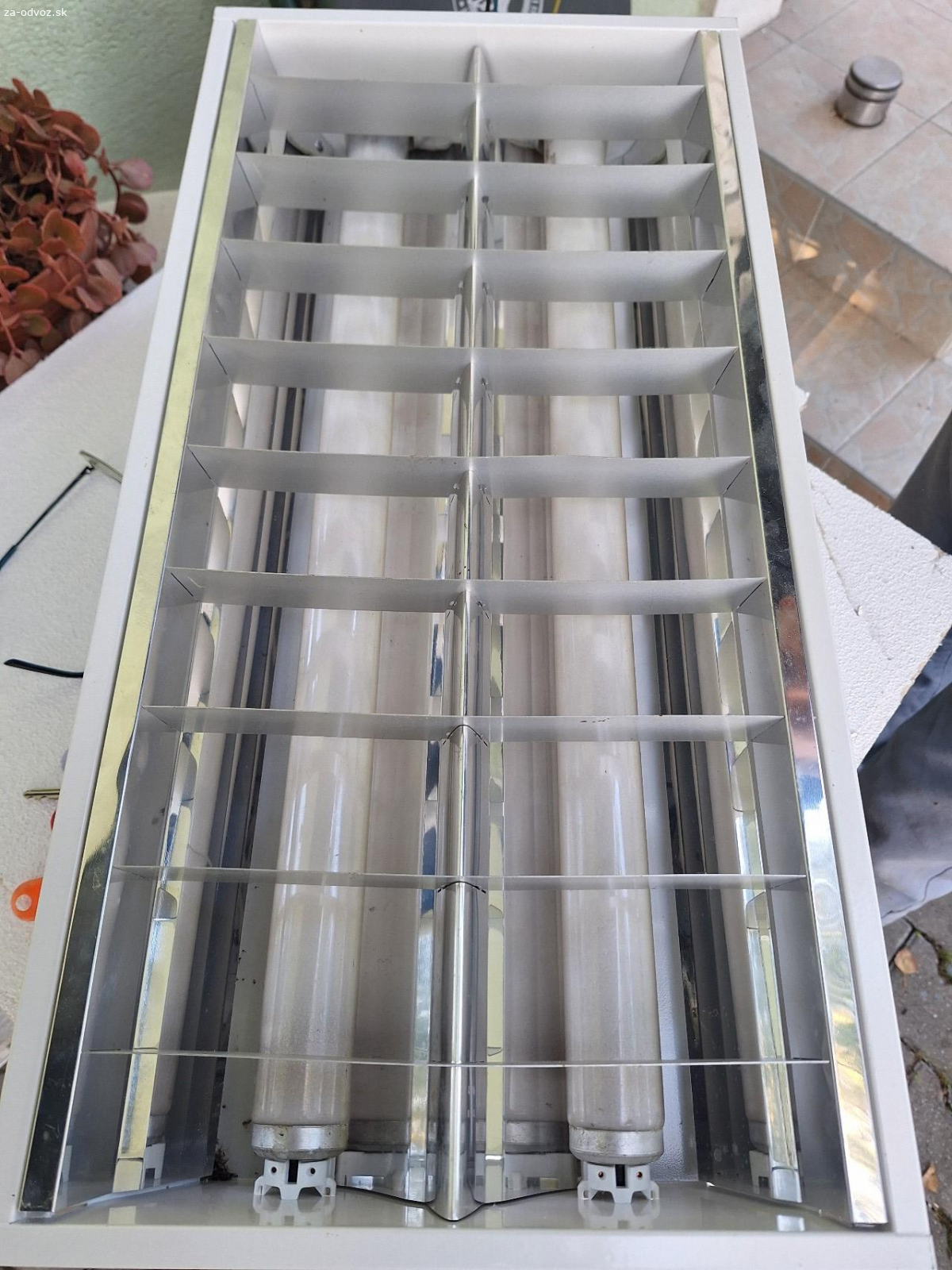 Darujem stropné svietidla