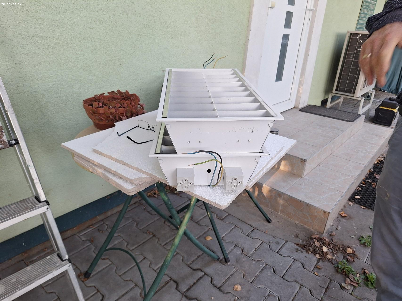 Darujem stropné svietidla