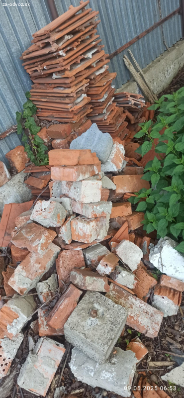darujem tehly a krytinu