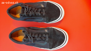 Darujem tenisky Converse a Vans