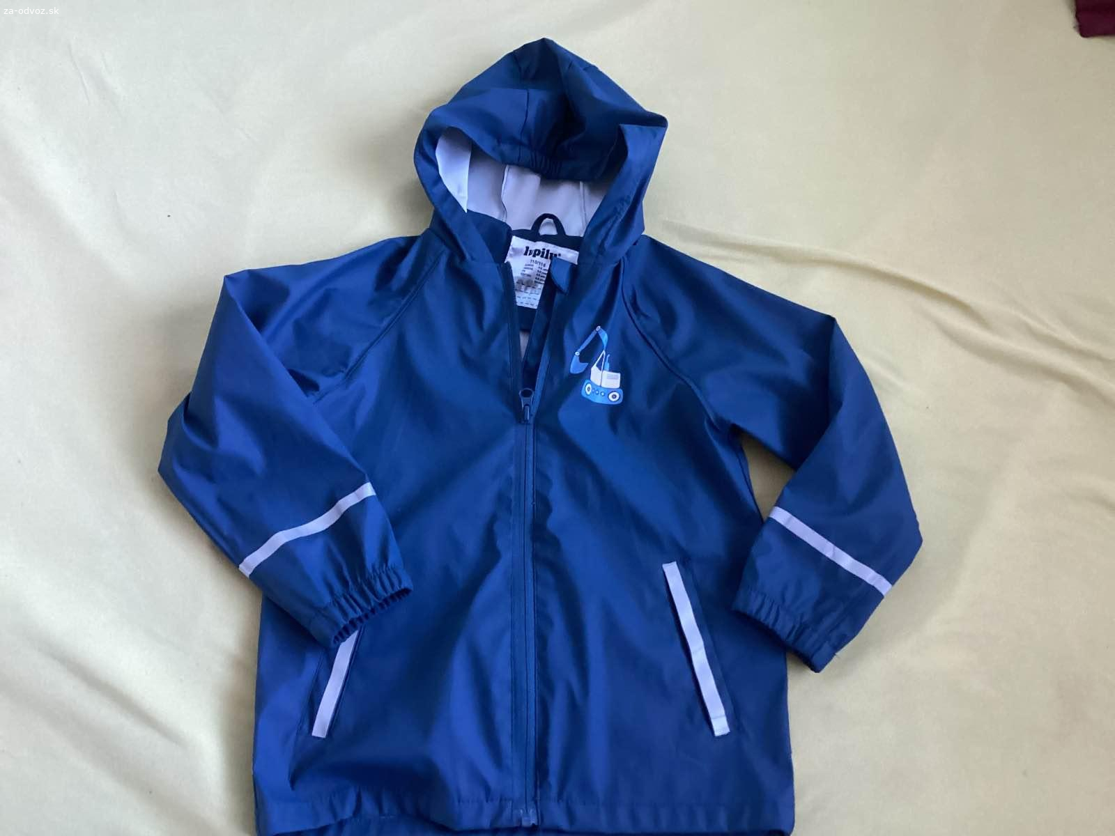 Darujem tenkú vetrovku do dažďa 110/116