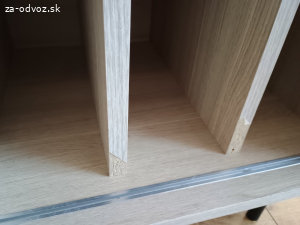 Darujem tv stolík za odvoz.