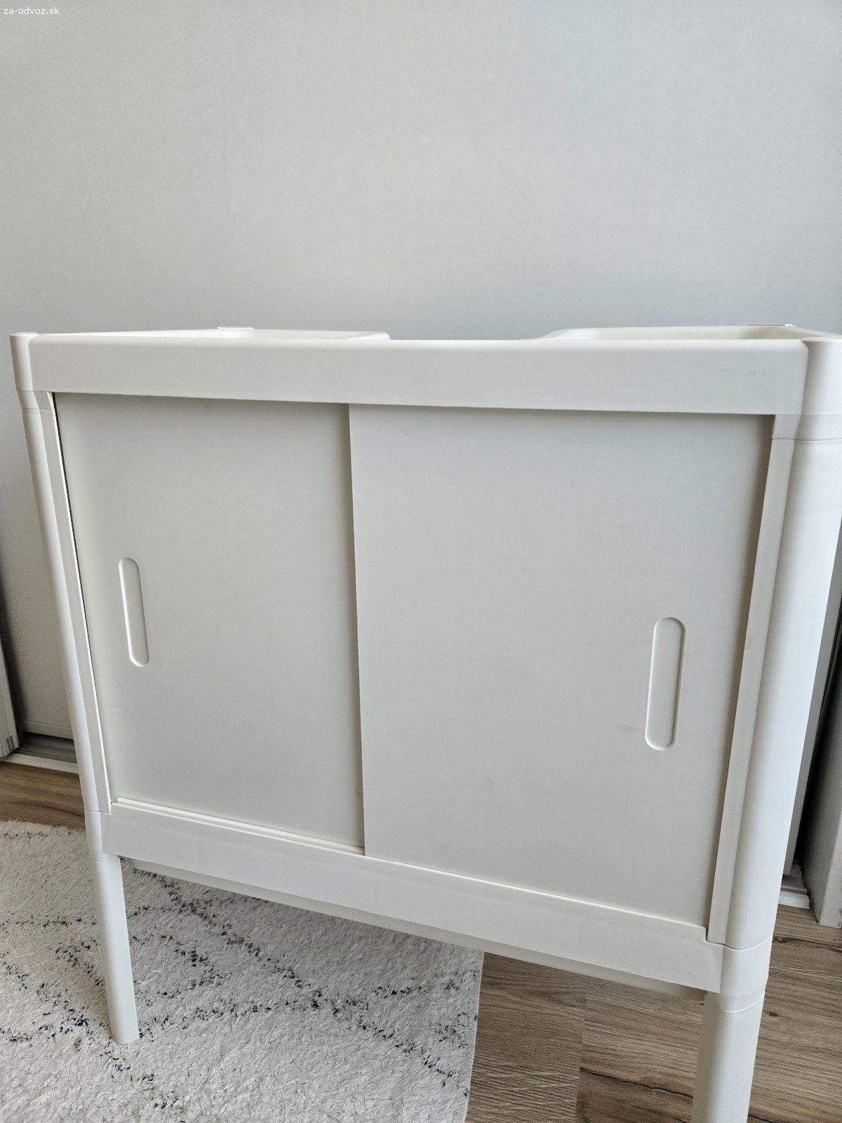 Darujem umyvadlo Laufen a plastovu skrinku Ikea. Darujem keramické umývadlo značky Laufen s rozmermi 46 × 58 cm. Umývadlo je používané, vhodné napríklad na chatu, rekonštrukciu alebo ďalšie využitie.
Zároveň darujem aj plastovú kúpeľňovú skrinku značky IKEA.
Osobný odber: Bratislava – Nové Mesto, v blízkosti nákupného centra VIVO! Bratislava (bývalý Polus).
Inzerát platí do zmazania.
