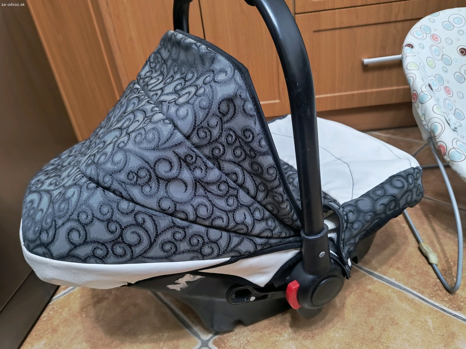 darujem vajíčko a hojdačku. Darujem vajíčko pre bábätko a hojdačku.