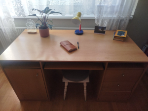 Darujem veľký písací stôl