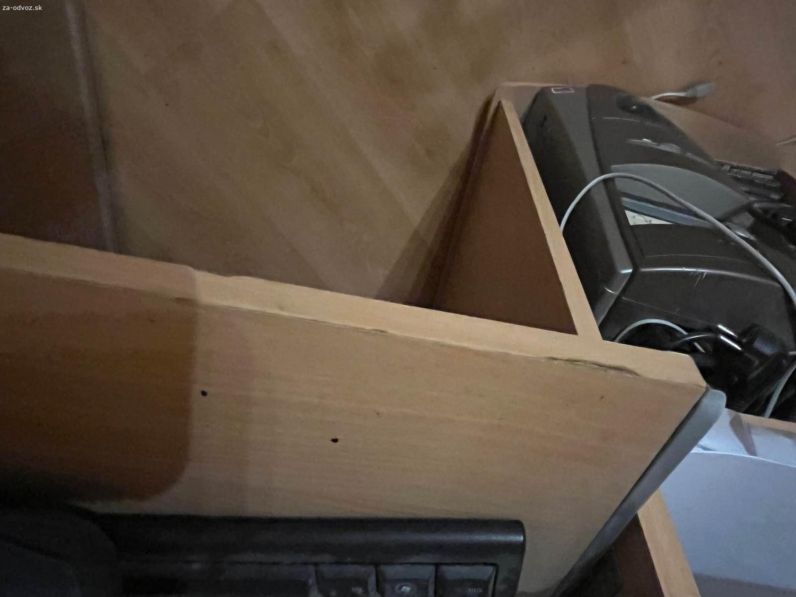 Darujem veľký rohový písací stôl