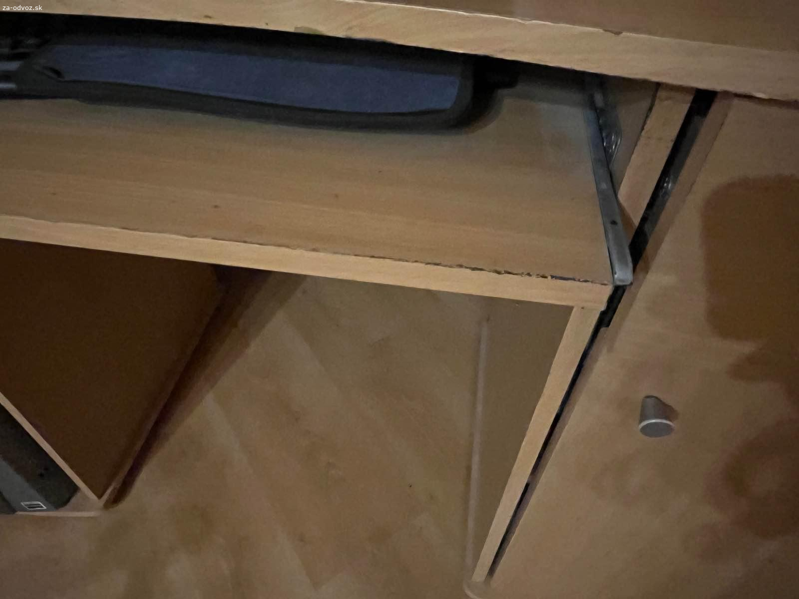 Darujem veľký rohový písací stôl