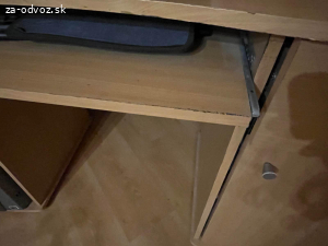 Darujem veľký rohový písací stôl