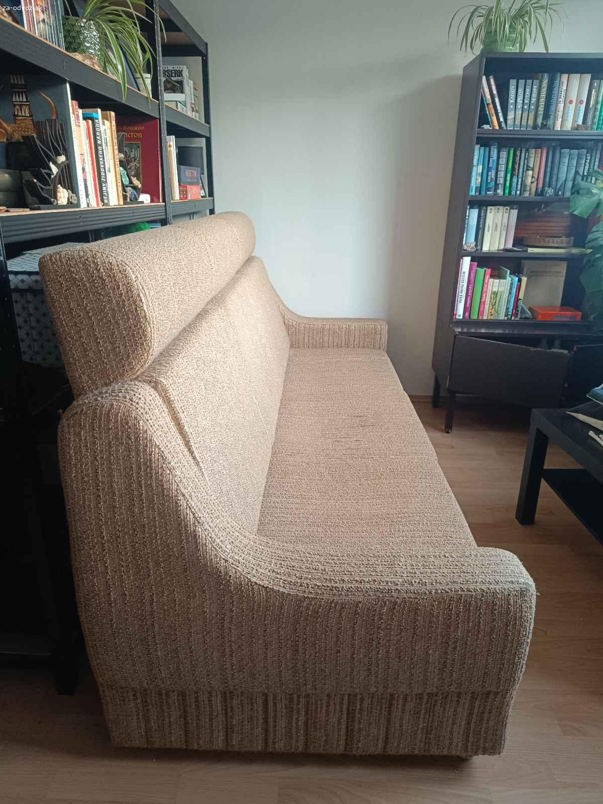 Darujem veľký rozkladací gauč