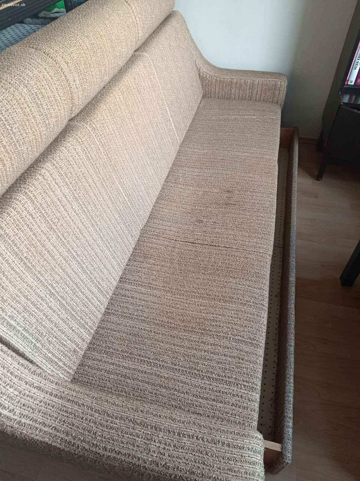 Darujem veľký rozkladací gauč