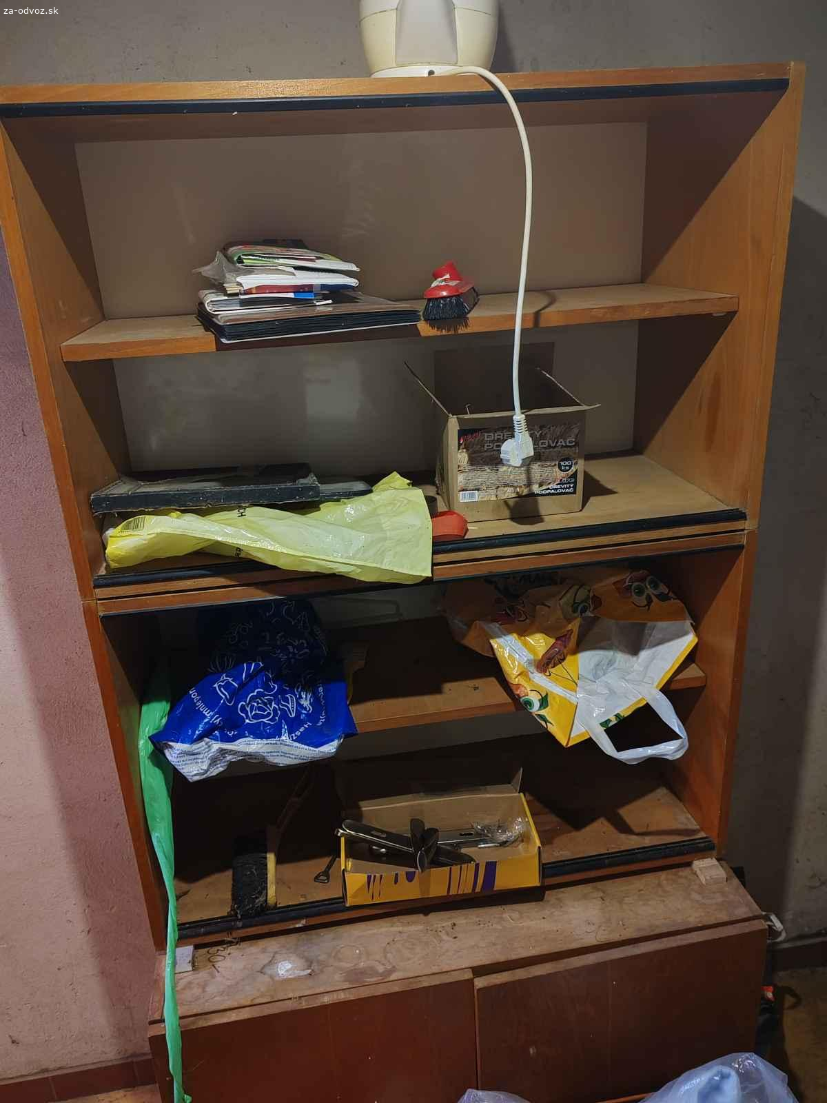 Darujem viac starsieho nabytku na foto