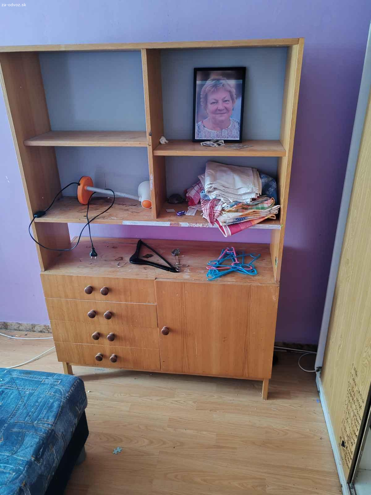 Darujem viac starsieho nabytku na foto