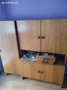 Darujem viac starsieho nabytku na foto