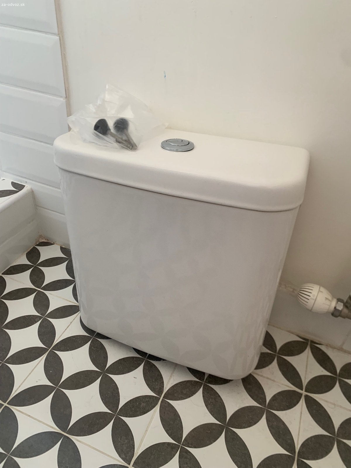 Darujem wc nádrž z jika lyra plus. spodok sa rozbil,
používané ale nepoškodené
splachovací mechanizmus používaný