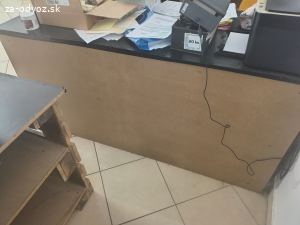 Darujem za odvoz 2 pracovné stoly