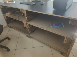 Darujem za odvoz 2 pracovné stoly