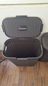 Darujem za odvoz 2x kôš na bielizeň/triedeny odpad