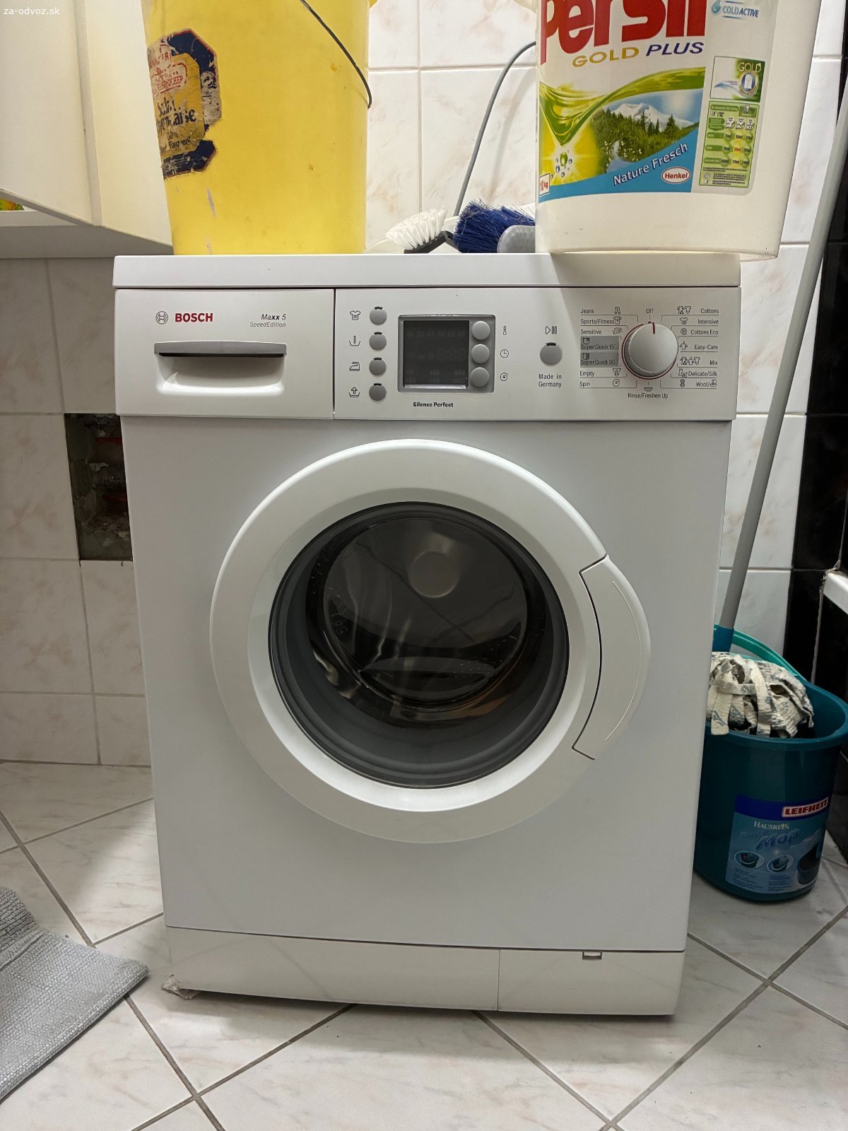 Darujem za odvoz chladničku a práčku Bosch. spotrebiče sa  nachádzajú na treťom poschodí starého domu s malým výťahom, čiže sťahovanie po schodoch...v Bratislave na Žilinskej ulici...nábytok je možné vyzdvihnúť najneskôr v piatok 24.07. v poobedňajších hodinách. Práčka má hĺbku 45cm.