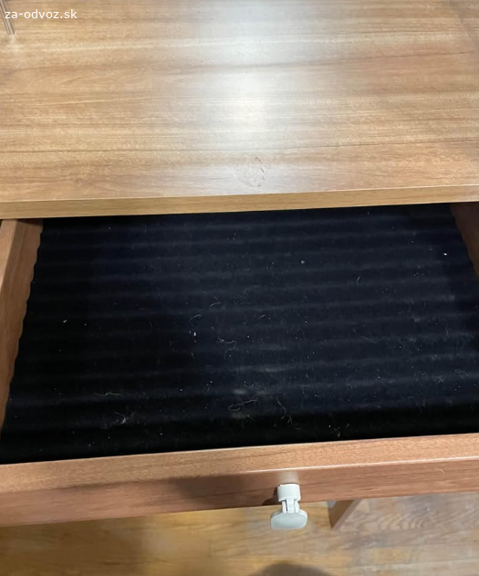 Darujem za odvoz IKEA VINSTRA zrkadlová vanity. Môj najmilovanejší kúsok mladosti darujem za odvoz vanity skriňu IKEA VINSTRA