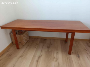 Darujem za odvoz konferencny stolik