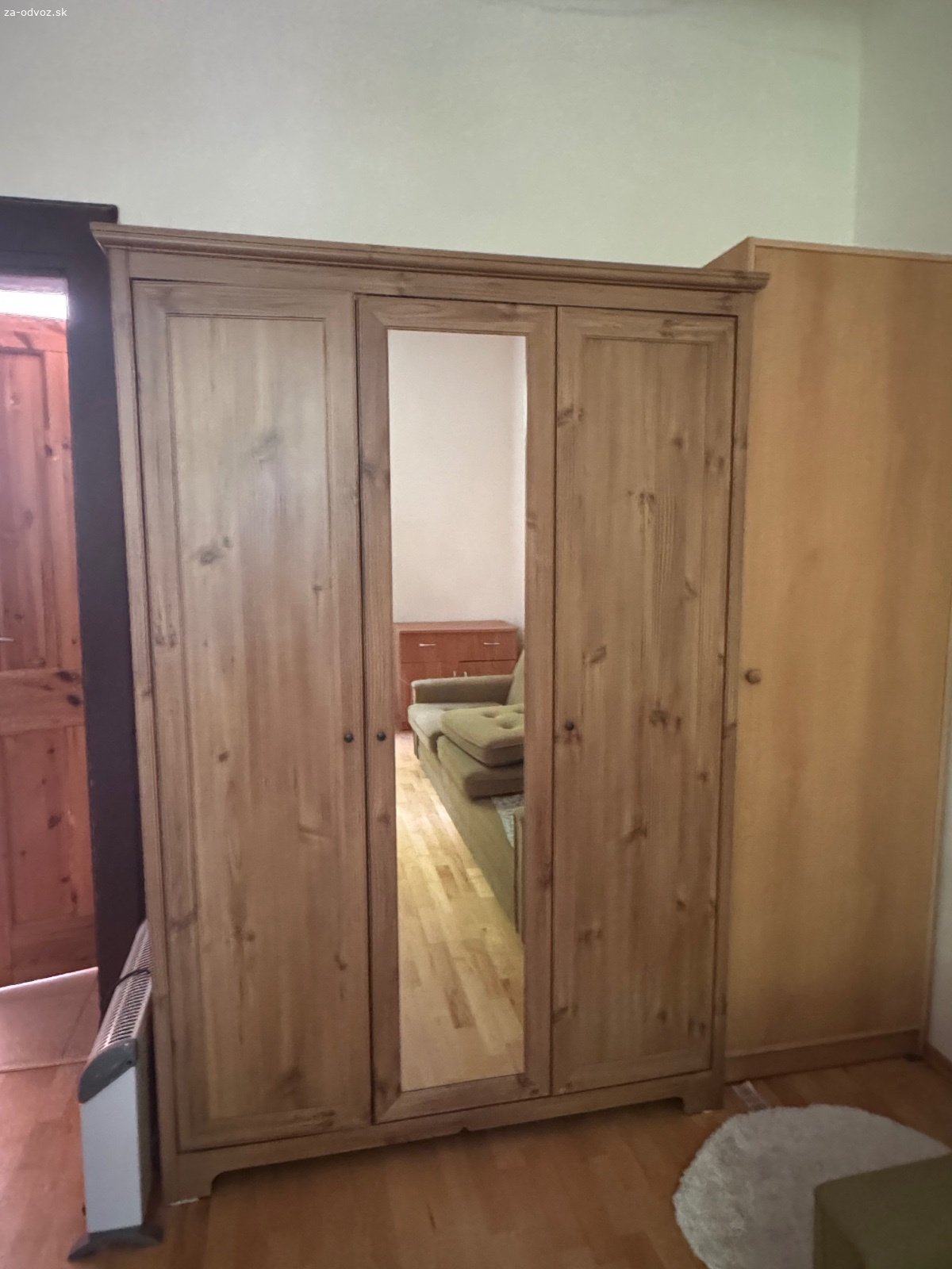 Darujem za odvoz nabytok a spotrebice. Darujem za odvoz - sedacka, skrine, pracka, chladnicka, sporak, tv - vsetko funkcne. Bratislava Nove mesto, Mestska ulica, druhe poschodie bez vytahu.