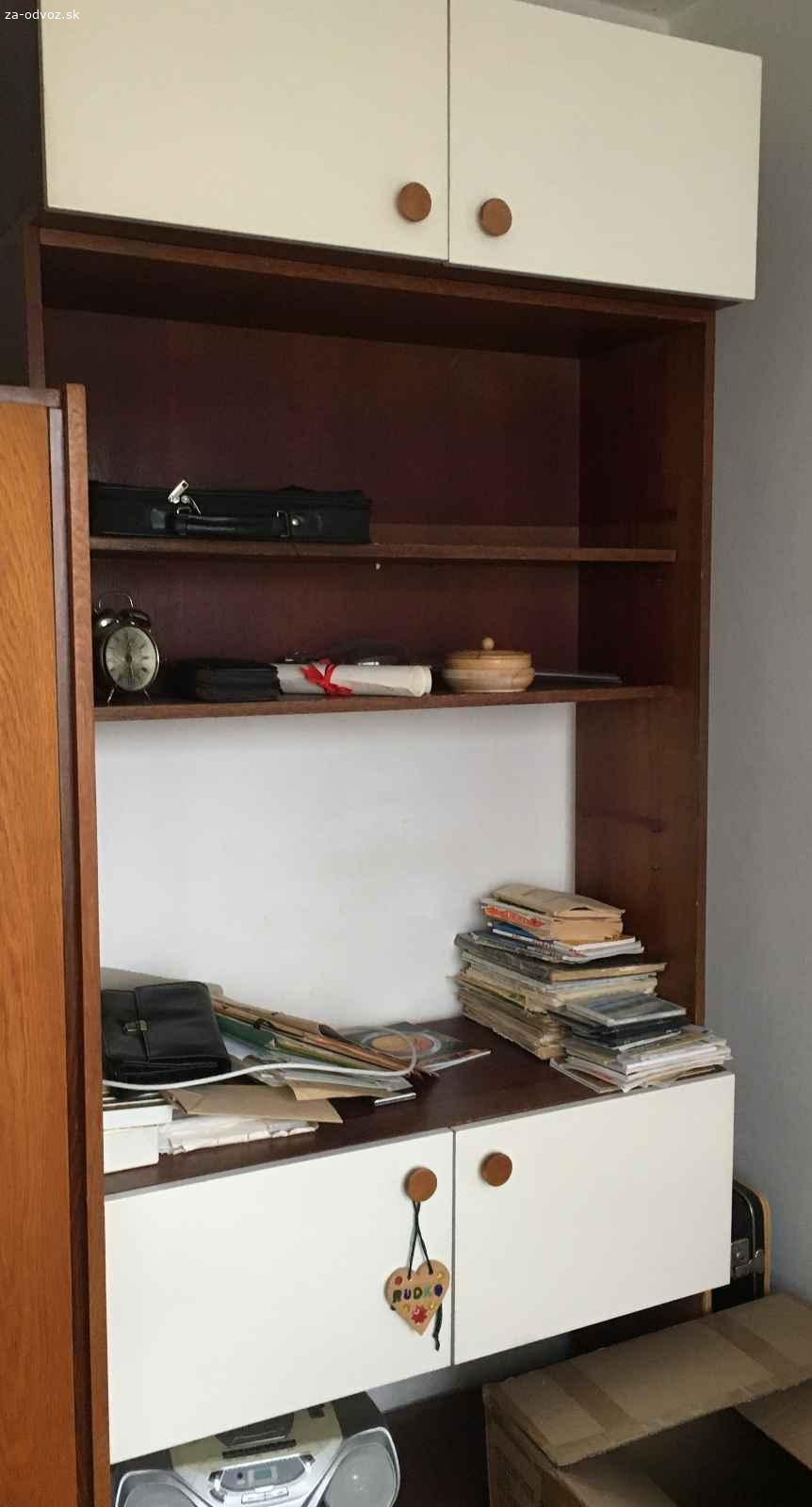 Darujem za odvoz obývaciu stenu Javorina