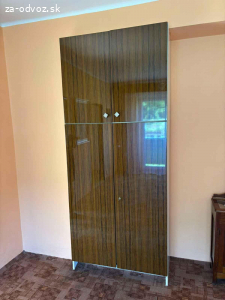 Darujem za odvoz obývaciu stenu