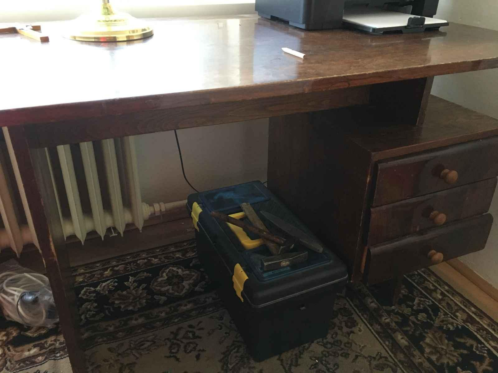 Darujem za odvoz písací stôl