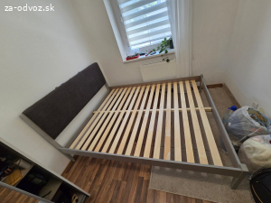 Darujem za odvoz postel bez matrace