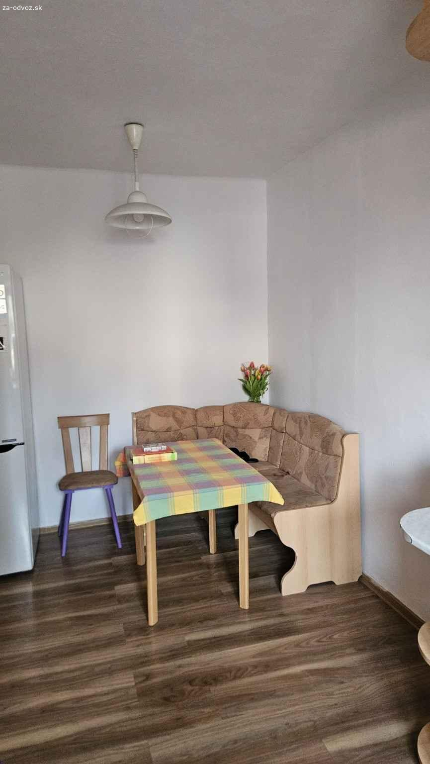 Darujem za odvoz rohovú sedačku